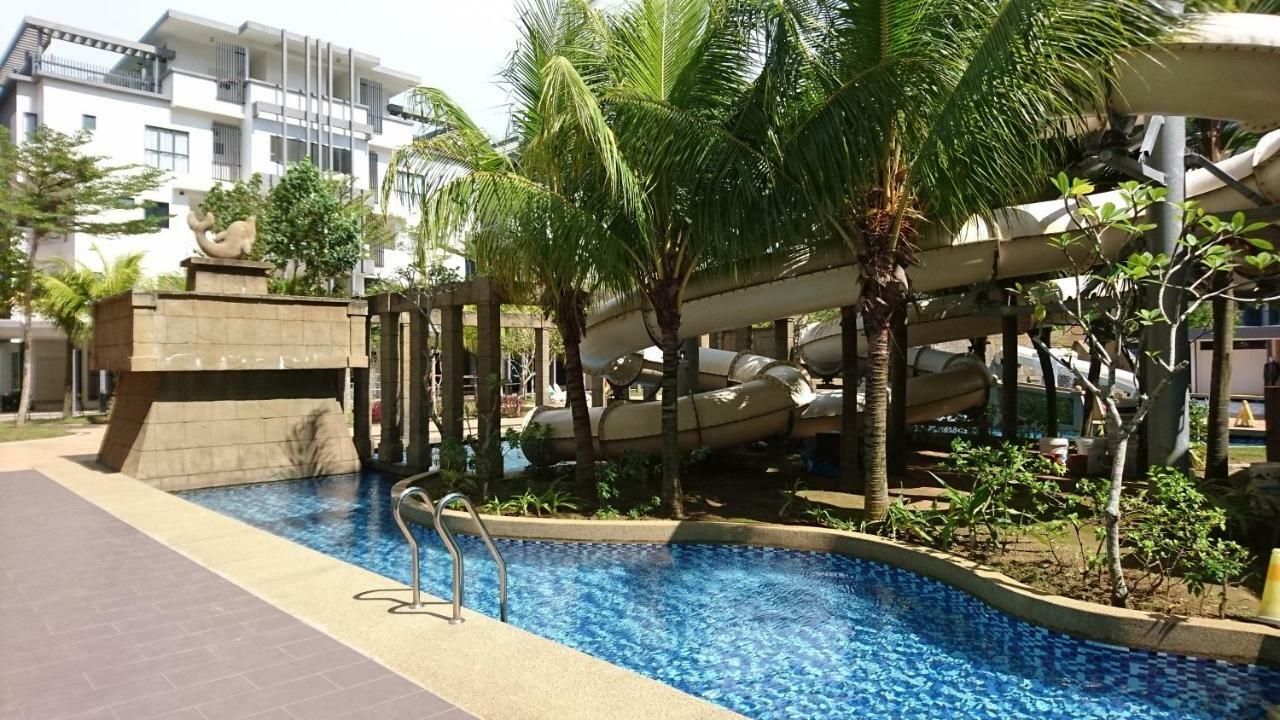 Cozy Swiss Garden Beach Resort Residence Kampung Sungai Karang Luaran gambar
