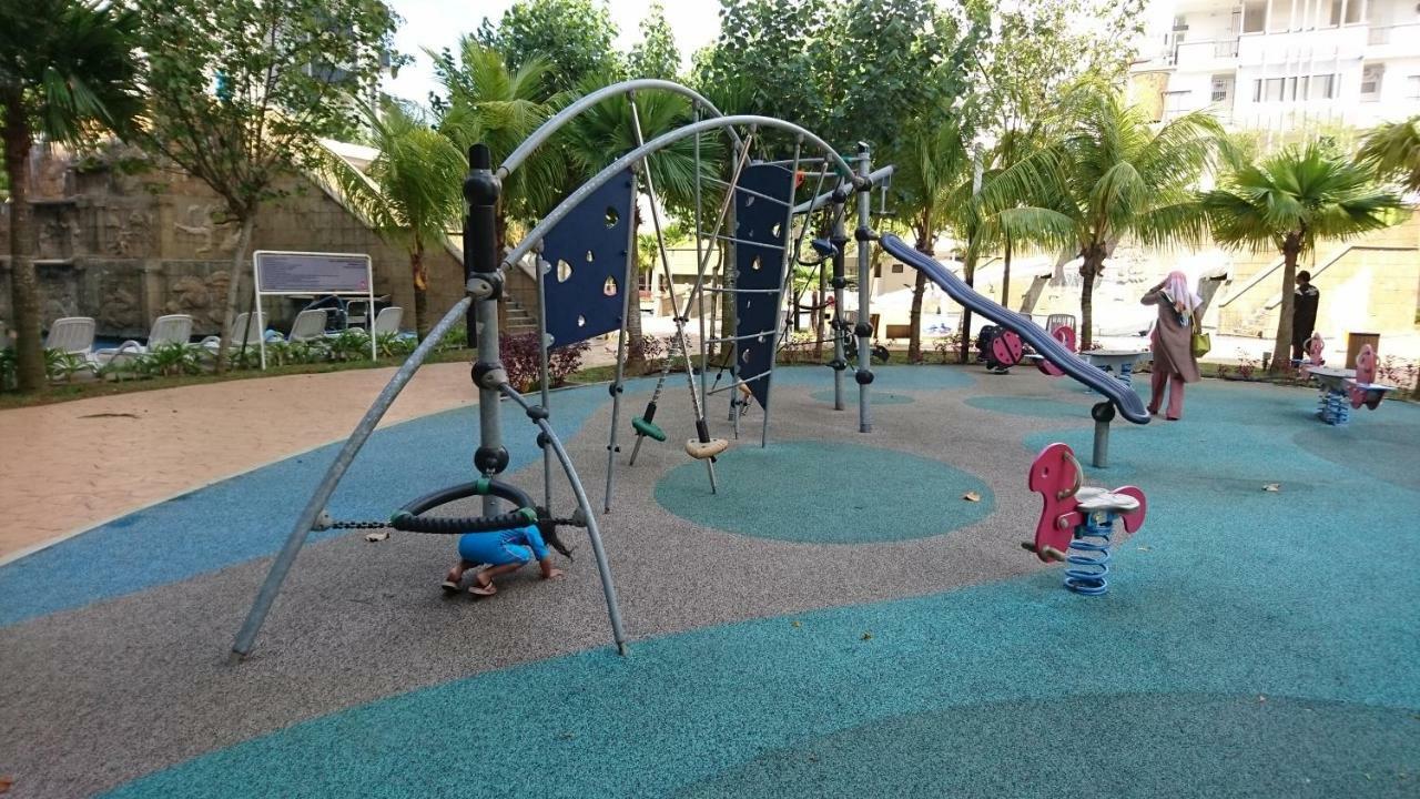Cozy Swiss Garden Beach Resort Residence Kampung Sungai Karang Luaran gambar